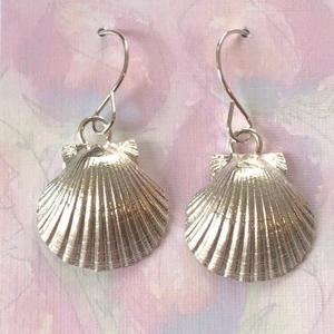 Tina De Suza: Scallop Shell Earrings