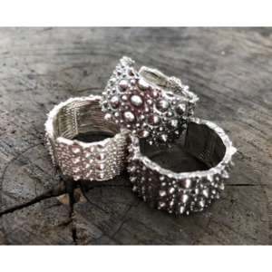 Tina De Suza: Textured Kina Jewellery