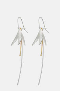 Kiri Schumacher: Kaitiaki Earrings | 9ct Gold Stamen
