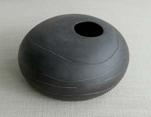 Noeline Thomson: Ceramic Pebble Vase