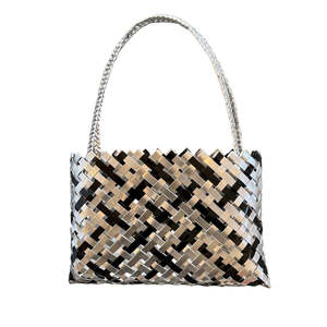Sculptors: Silver & Black Aluminium Kete | 14 Ends