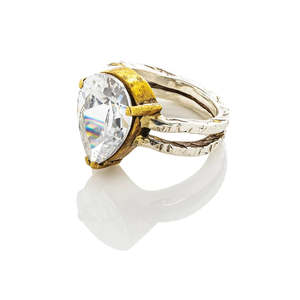 Rings: Venus Ring Gold Detail Crystal Quartz