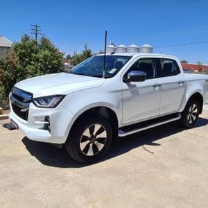 Auto Parts: GMF 4x4 - DMAX 2021+ UHF Antenna Bonnet Bracket