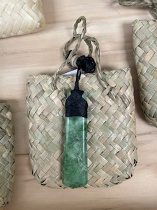 Products: WT60 Greenstone Pendant - Toi Toi Maori Art & Gift