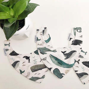 Meal Time: Underwater Dribble Bib