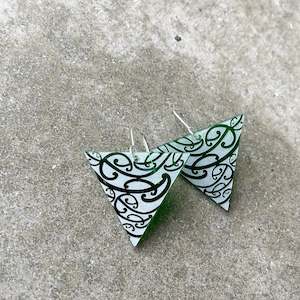 Papatuanuku: Earrings Green tint, Papatūānuku