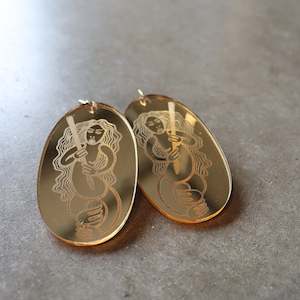 Nga Uara: Earrings Gold Mirror, Mana Motuhake wahine