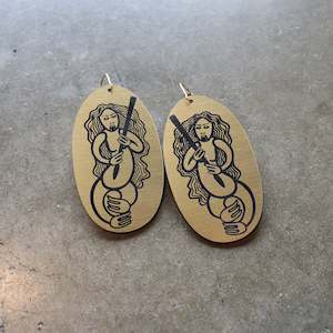 Nga Uara: Earrings Gold, Mana Motuhake wahine