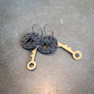 Nga Uara: Earrings Black, Manawa