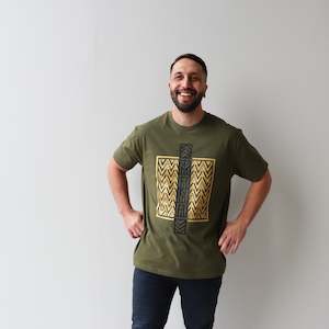 Tane: Tee Shirt Khaki, Mana