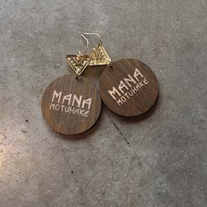 Nga Uara: Earrings Gold, Mana Motuhake IV