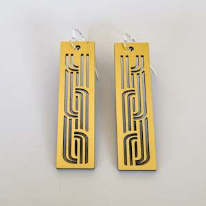 Jewellery: Earrings Gold, Whakarare Rectangle
