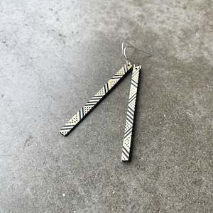 Jewellery: Earrings Gold, Tāniko II