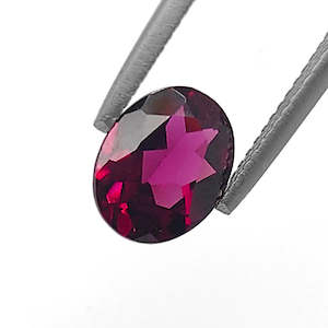 300 400: Deep Wine Pink Rhodolite Garnet Oval cut 2.6 carats