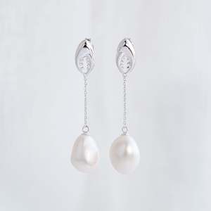 Mother Of Pearl: Crab Claw Pearl Earrings in Sterling Silver