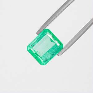 Emerald: Glowing Green Emerald - Emerald cut 3.92 carats