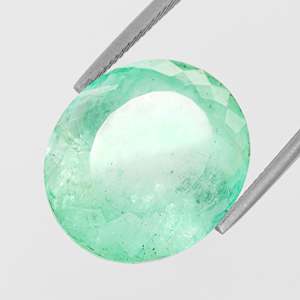 Emerald: Frosty Green Emerald - Oval cut 31.50 carats