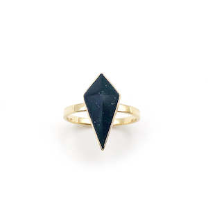 Homeland: 9 carat Gold Black Pounamu Pinnacle Ring