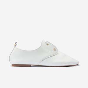 Essentials: Xeno Flat | White Pebble Leather