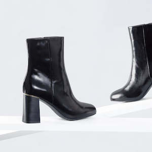 Black Staples: Ditto Ankle Boot | Black oiled leather