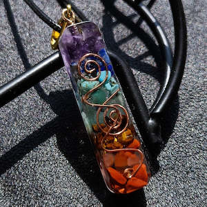 Jewellery: Reiki Healing 7 Chakra Orgone Crystal Energy Pendant
