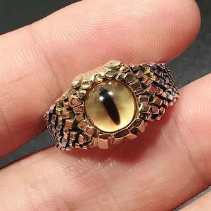 Jewellery: Dragon Claw Crystal Gem Devil's Eye Ring