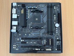 Products: Gigabyte B550M DS3H B550 AM4 Motherboard
