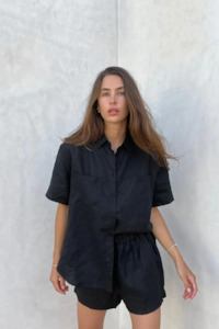 Caitlin Crisp: Short Sleeve Crisp Shirt | Black