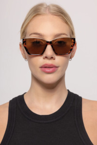 New Arrivals 1: Belle | Tort/Brown