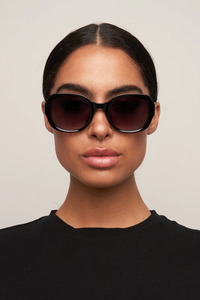 Otra: Darcy | Black/Smoke