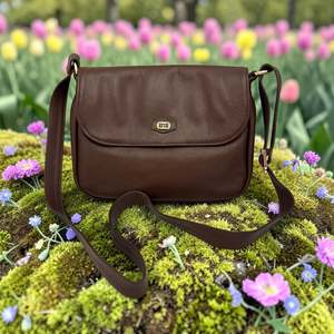 Woman's Genuine Leather Classic Crossbody Bag - Cognac