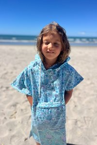 Beach: Surf Poncho, Kids - Aqua Seashells