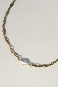 Jewellery: Rhombus Pearl Necklace - Gold