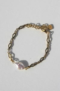 Jewellery: Rhombus Pearl Bracelet - Gold