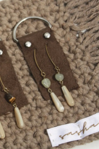 Jewellery: Jade Earrings - Gold
