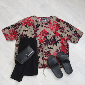 Verity Tie Tops: Short Sleeve Verity Tie Top- Burgundy Rose Garden