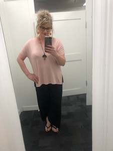 N O O Z Basics: Basic V-neck Tee - Blush