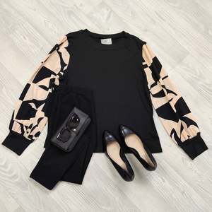 Black Geo Sleeve Top - Sand