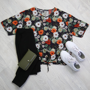 Short Sleeve Verity Tie Top - Dark Navy Daisy