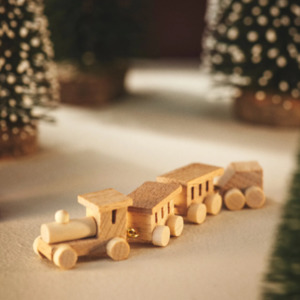 Christmas Decorations: Miniature Train