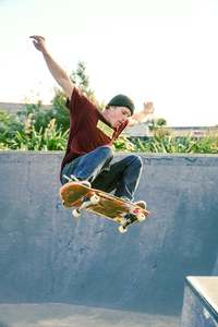 Frontpage: Good day Tee (BURGUNDY)