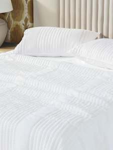 Quilts Bedspreads: Puritsu White Bedspread