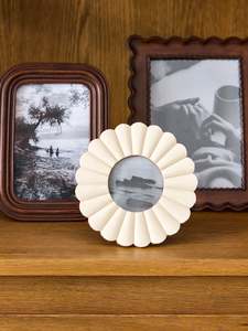 Photoframes: Aria Round Photo Frame