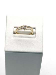 Rings Collection: 10ct ladies diamond ring