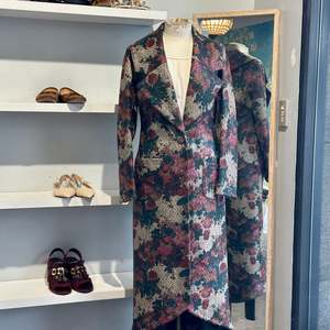 Frontpage: World Fitted Shawl Coat - SIZE XXS/XS