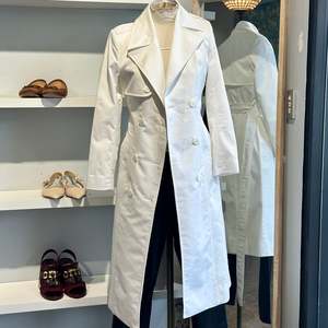Frontpage: Yvonne Bennetti Trench Coat - SIZE NZ S