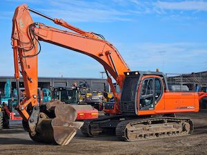 Excavators: 2015 Doosan DX340LC Excavator