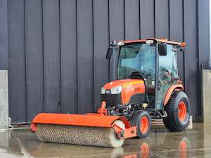Used Equipment: 2019 Kubota B3150 Neilo Broom