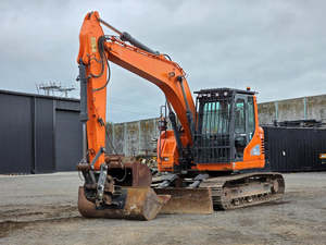 Excavators: 2016 Doosan DX140LCR Excavator