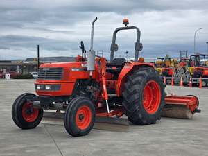 Used Equipment: 2003 Neilo M5700 Tractor Grader w/ Rear Broom